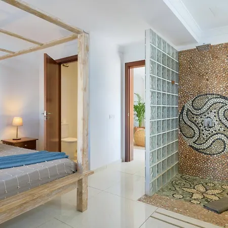 Ocean Pebbles, The Sound Of The Sea Apartment